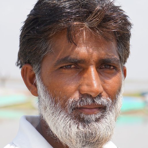 Umar Sama is a Boatman at the Nal Sarovar Lake from Vekariya, Viramgam, Ahmedabad, Gujarat