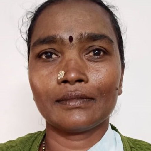 Ammayi is a Farmer (cultivates ragi) and domestic worker from Dhasapalli, Hosur, Krishnagiri, Tamil Nadu