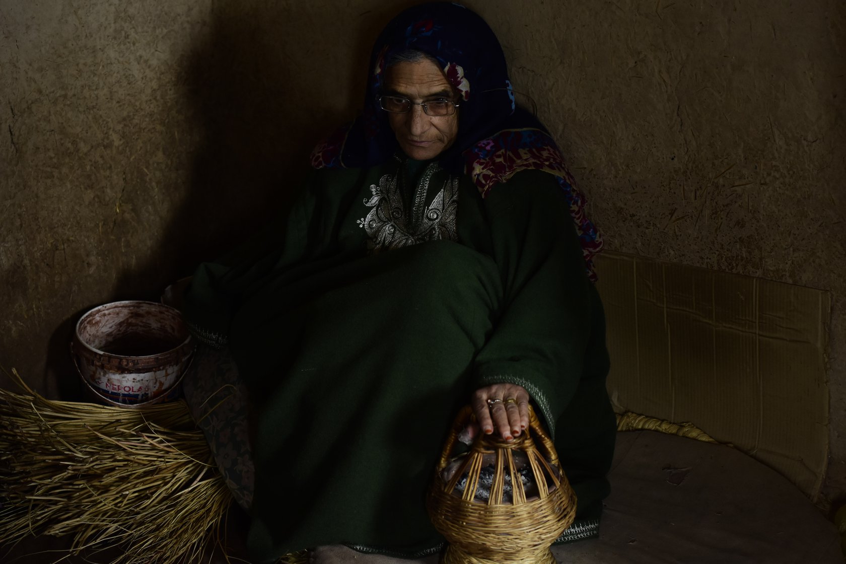 Mugli Begum, a 70-year-old homemaker in Charar-i-Sharief, says, “I have seen my husband [Khazir Mohammad Malik] weaving kangris for 50 years and I am happy with his work. Watching him weave a kangri is as good as weaving a kangri'