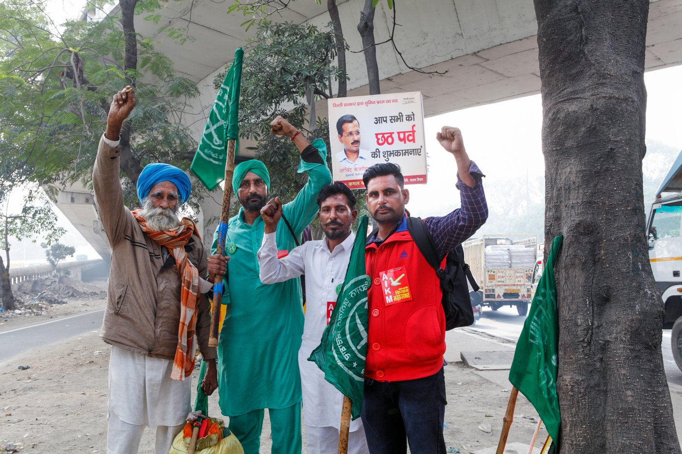 Sikh farmers stopping to rest on their march from Majnu ka Tila to Ramlila Maidan on November 29th, 2018. Jagjit Singh is in the green kurta pyjama