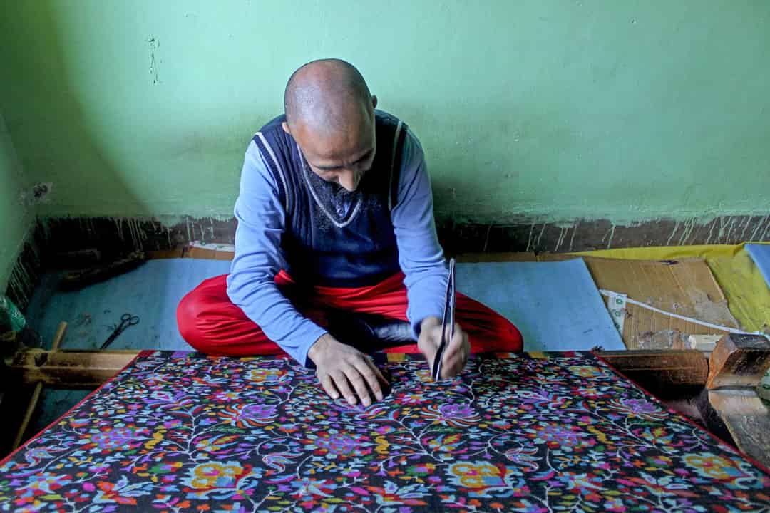 যন্ত্রের খোঁজে শ্রীনগরের পুর্জগর সমাজ