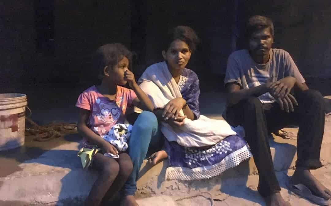 ’یہیں رکیں اور کچھ نہ کریں یا وہاں جاکر خالی بیٹھیں؟‘