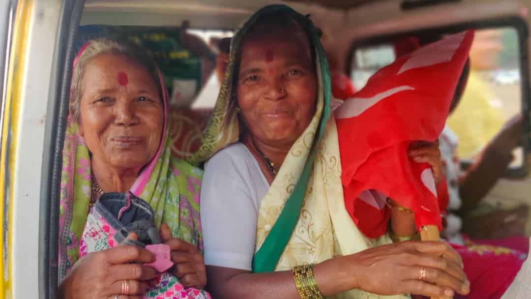 விவசாயிகள் போராட்டத்தில் மங்கள் மற்றும் மீராபாய் சகோதரிகள்