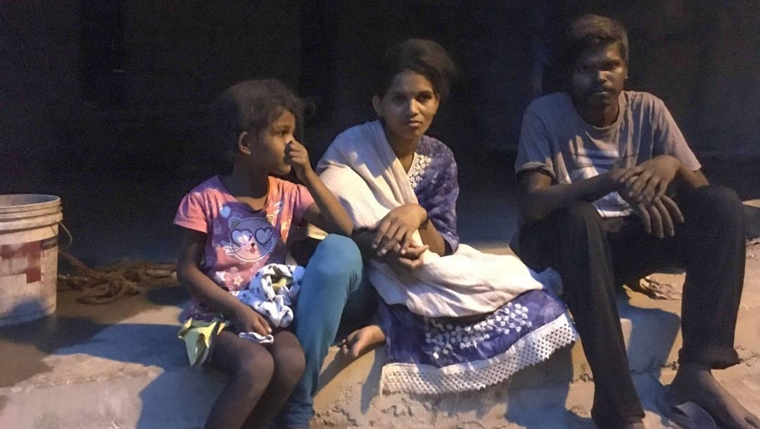 ‘इथे रिकामं थांबायचं किंवा गावी रिकामं बसायचं’