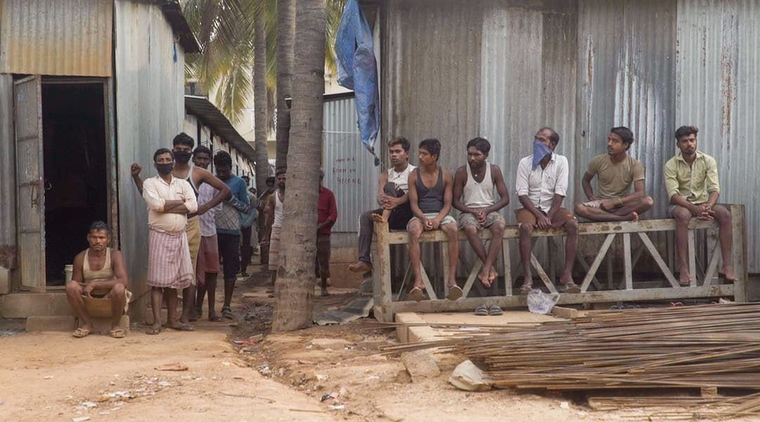 یومِ مزدور پر گھروں میں بند: کام نہیں، تو تنخواہ نہیں