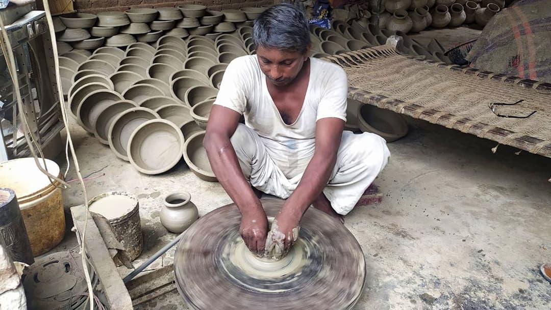 பொதுமுடக்கம் நொறுக்கிய பானைகளில் ஒன்று