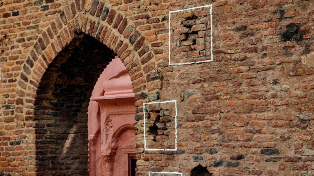 आमचं स्वत्व नाही मोडलं, त्यांचं साम्राज्य कोलमडलं