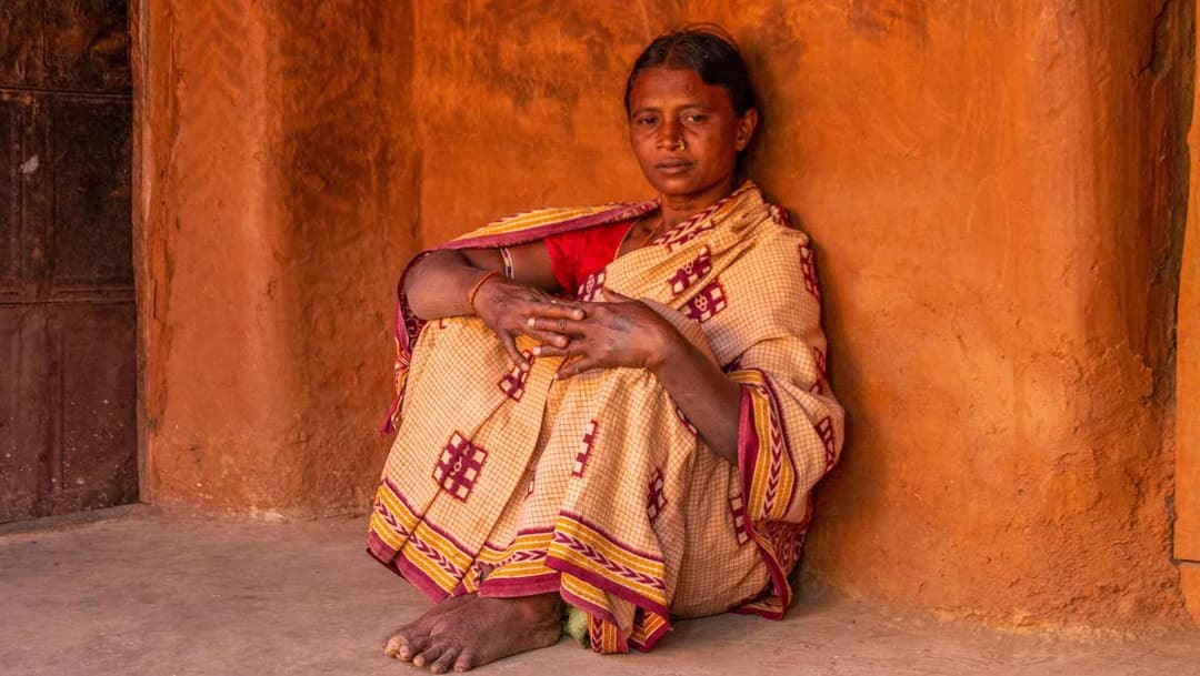 हियालमधलं एक अर्धवट घर अन् उद्ध्वस्त संसार