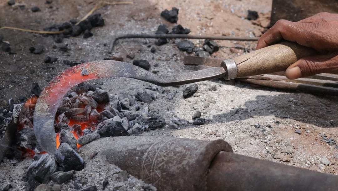 दरांती के साथ ही समाप्त होता जीवन
