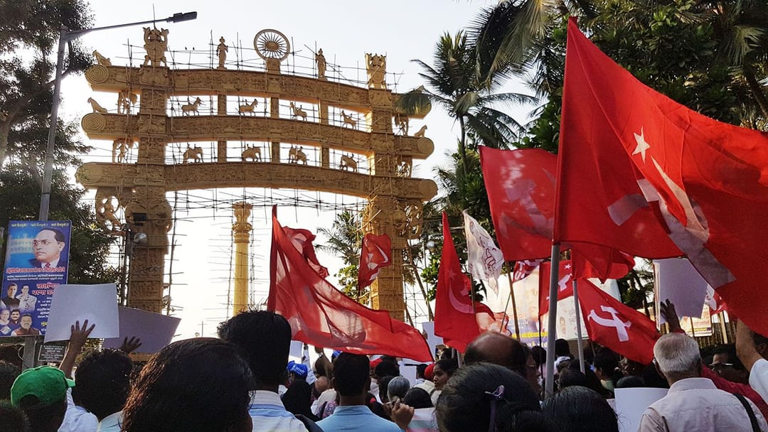 दलित-आदिवासियों पर बढ़ता अत्याचार और क़ानून की टूटी टांग