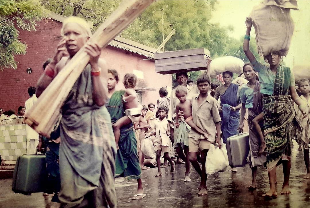আলোকচিত্ৰশিল্পীয়ে লিখিছে- কবিতা কি মংগলৰ বাবে