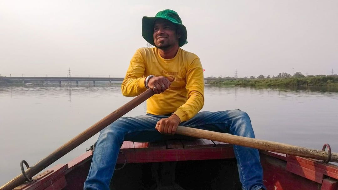 തോണി തുഴഞ്ഞ്, തുഴഞ്ഞ്...