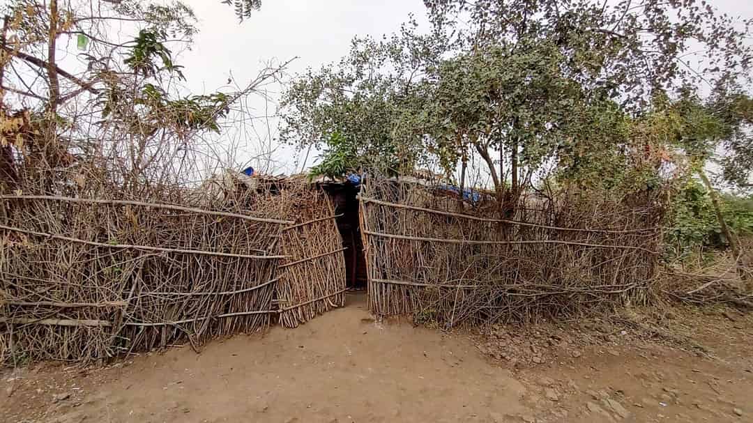 छोटी सी उमर में पूरे घर का बोझ ढोते बच्चे