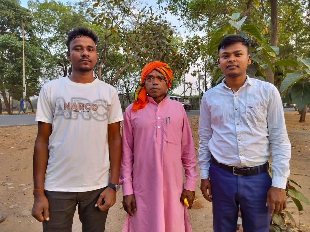 ਆਪਣੀ ਭਾਸ਼ਾ ਨੂੰ ਮਰਦੇ ਦੇਖਣਾ ਬੜਾ ਦੁਖਦਾਇਕ ਹੈ