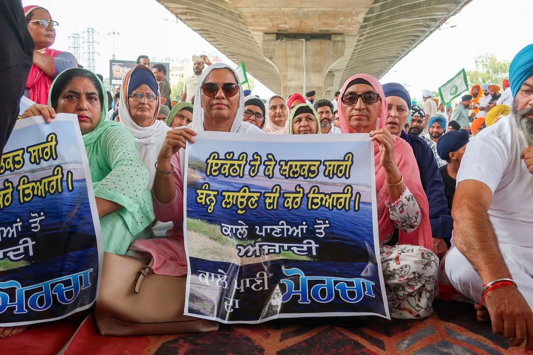 ಕಪ್ಪು ಬಣ್ಣಕ್ಕೆ ತಿರುಗುತ್ತಿರುವ ಸಟ್ಲೆಜ್ ನದಿ