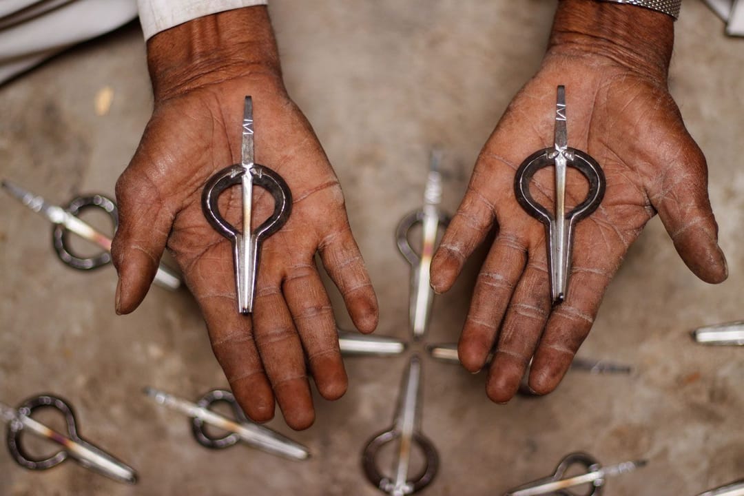 પોતાના હાથોથી મોરચંગ બનાવવામાં વિતાવી આખી જીંદગી