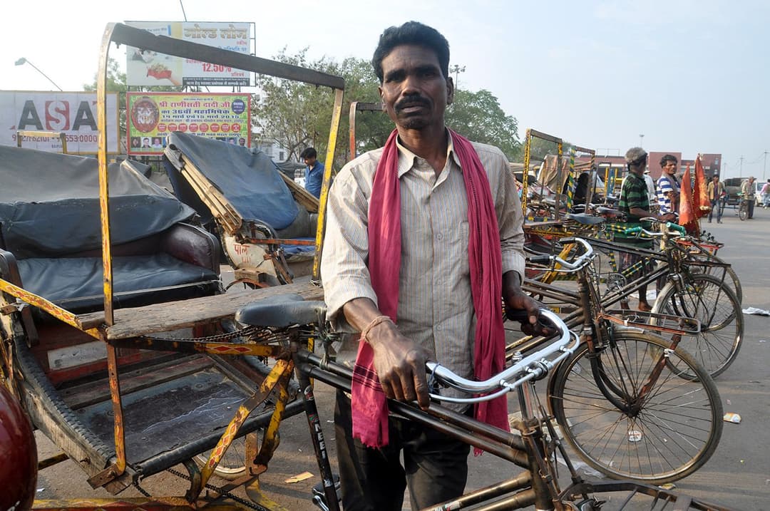 پرسنّا کا گھر ان کا رکشہ ہے