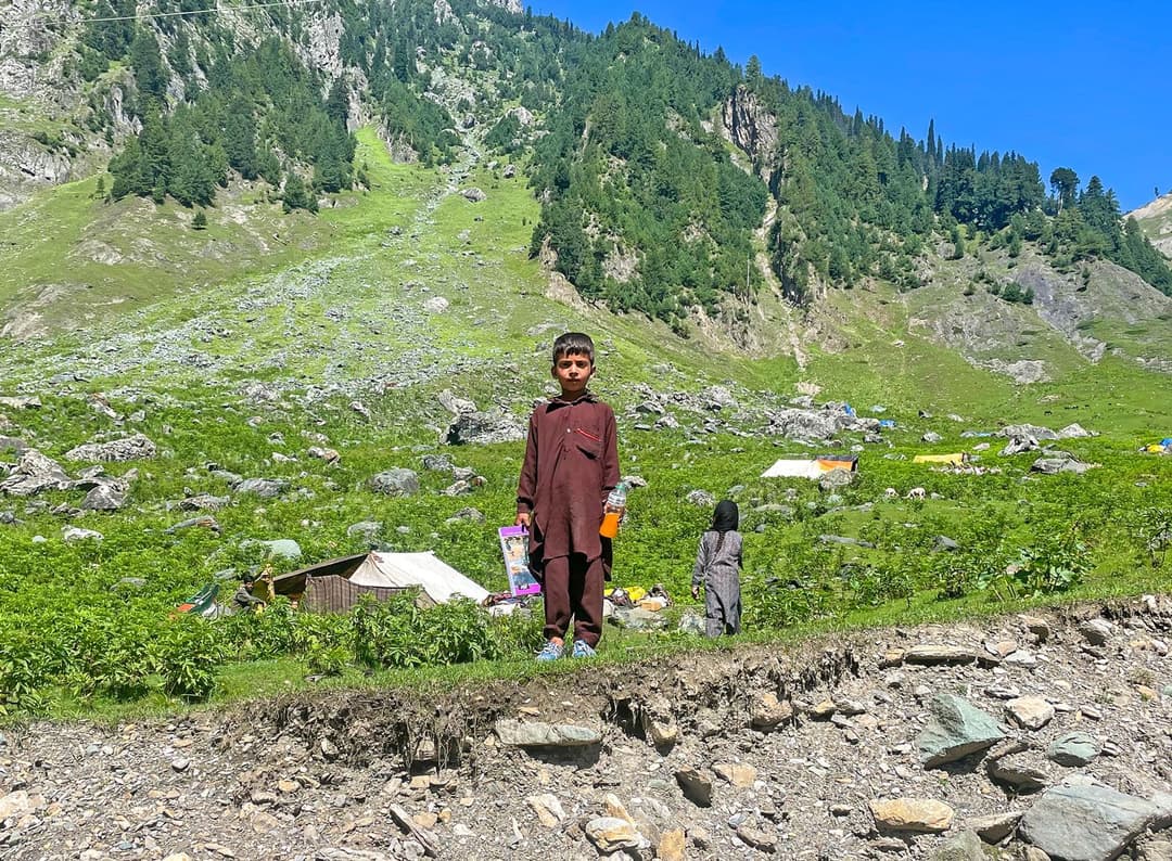 द्रास: सरकारी पचड़ों में उलझी बच्चों की पढ़ाई