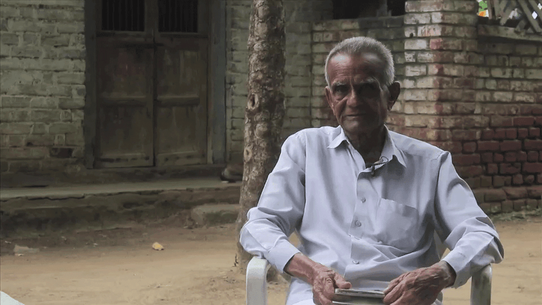 বুলেট এড়ানোর আপ্রাণ চেষ্টা