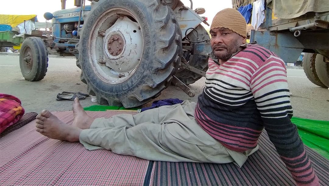 ખેડૂત હરજીતસિંગ ચાલી શકતા નથી તો ય અડીખમ ઊભા છે