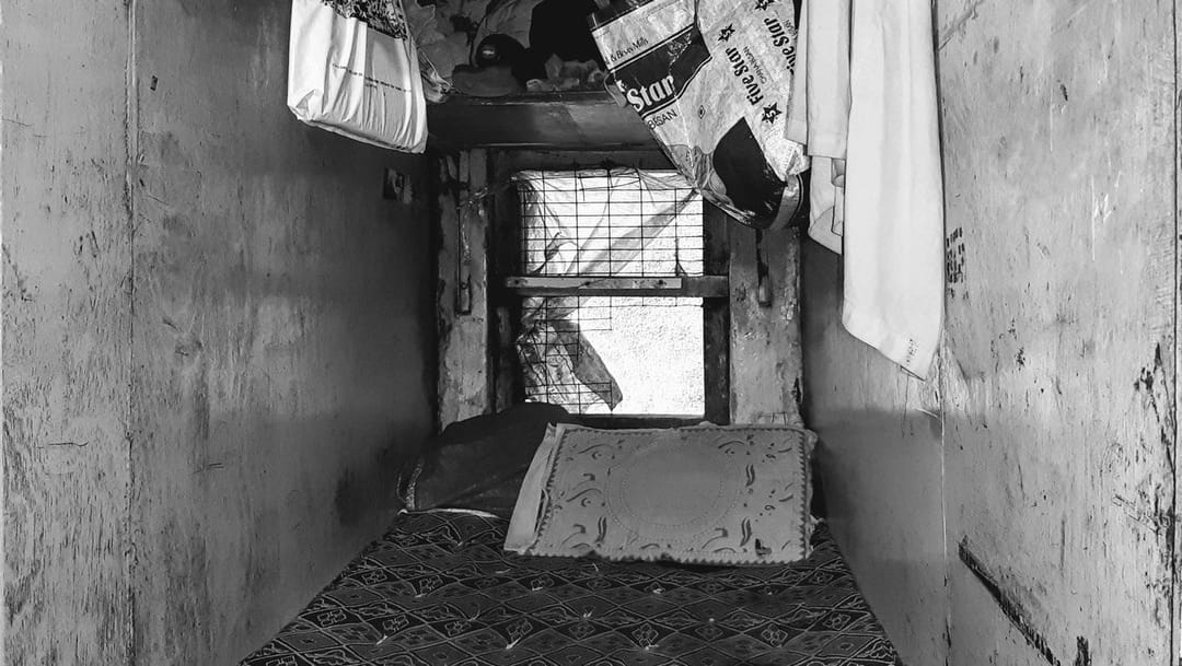 कामाठीपुऱ्यात हताशेतही आशेची आस