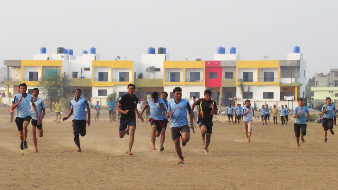 ଚାଷ ଛାଡି ଅସ୍ଥିତ୍ଵ ନଥିବା ଚାକିରି ସନ୍ଧାନ