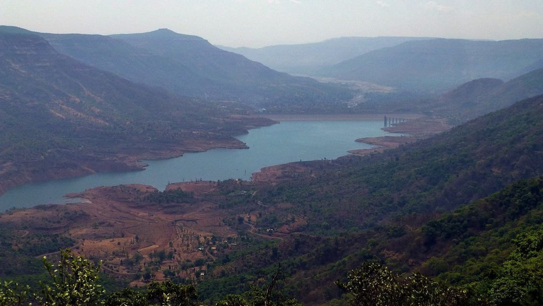 नदियों के स्रोत, शासकों के घोटाले