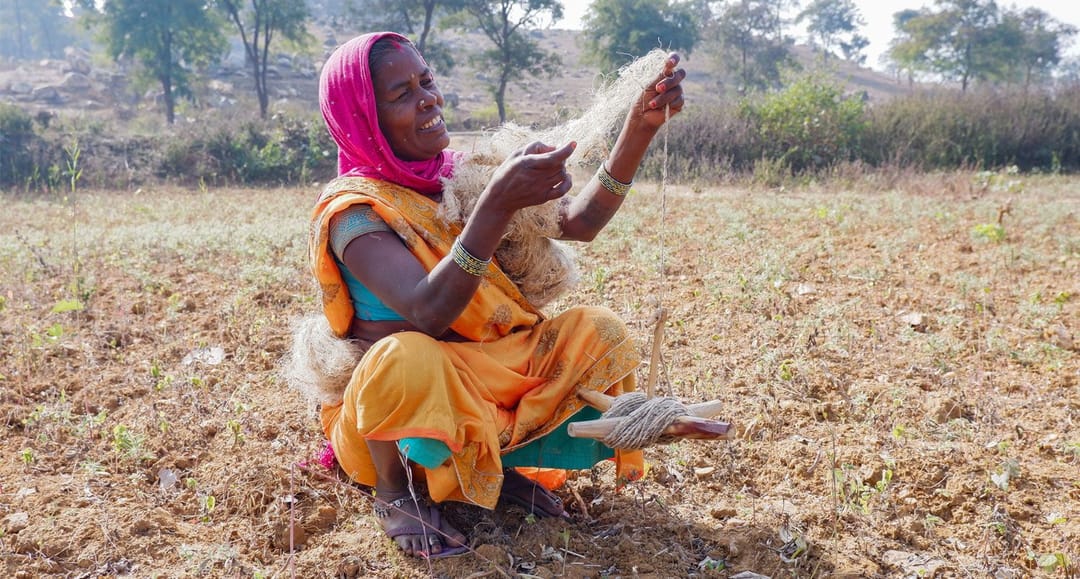 Weaving a life on the go in Palamu