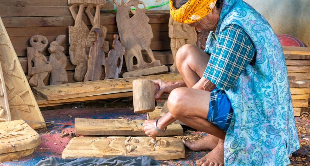 Carving a life out of wood in Bastar
