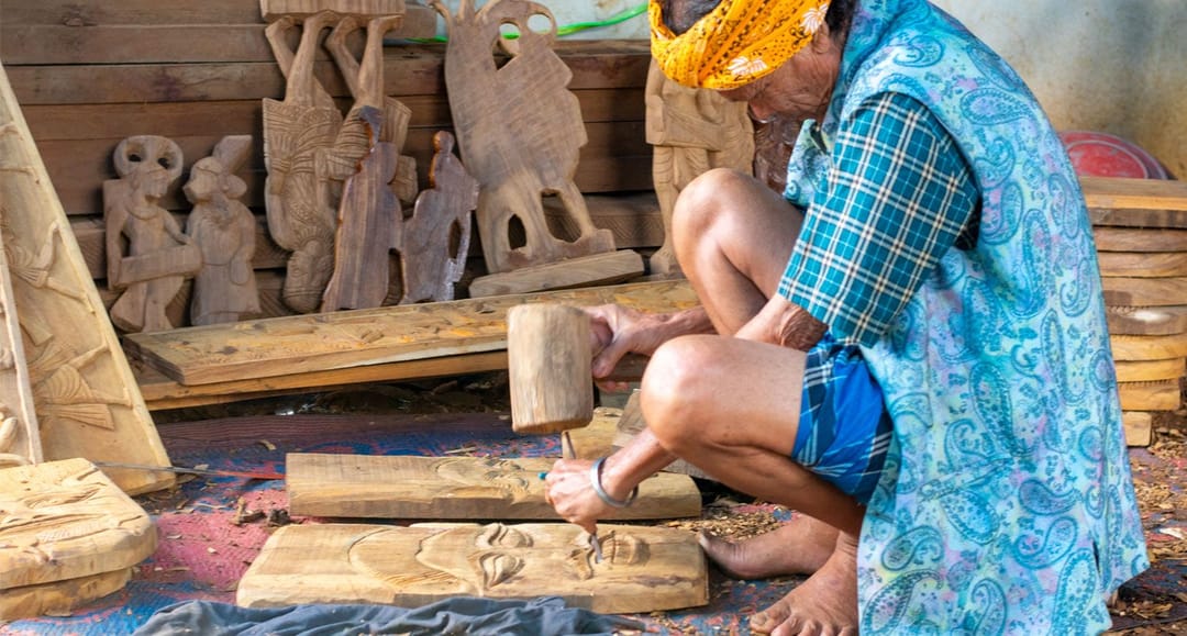 Carving a life out of wood in Bastar