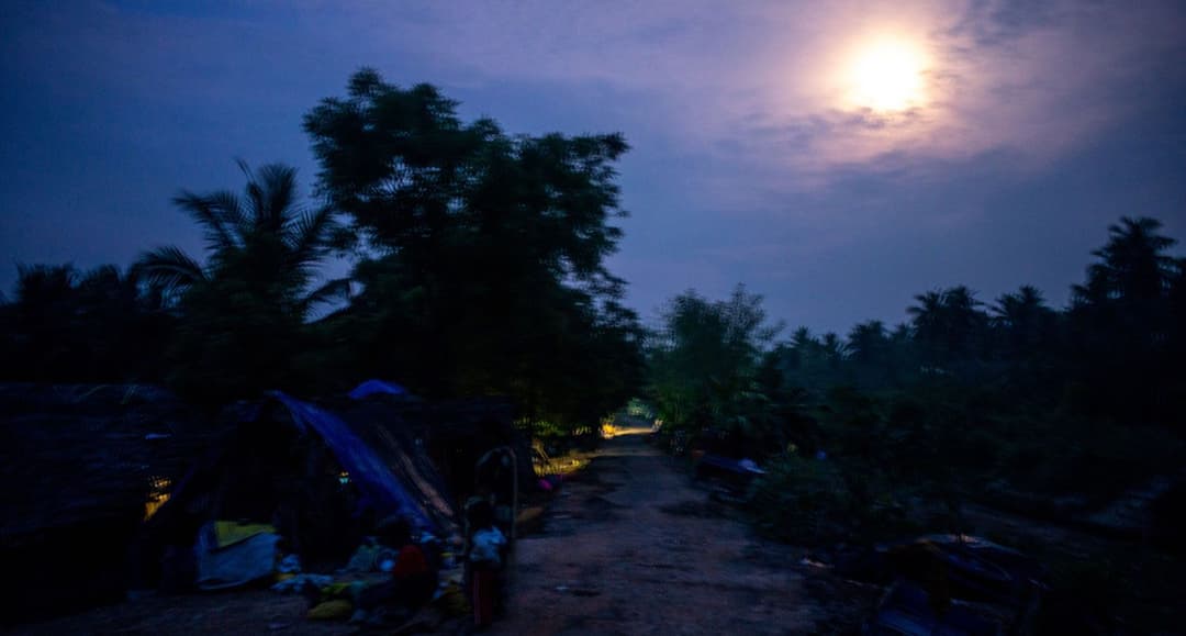 ‘हम अब भी अंधेरों में जी रहे हैं’