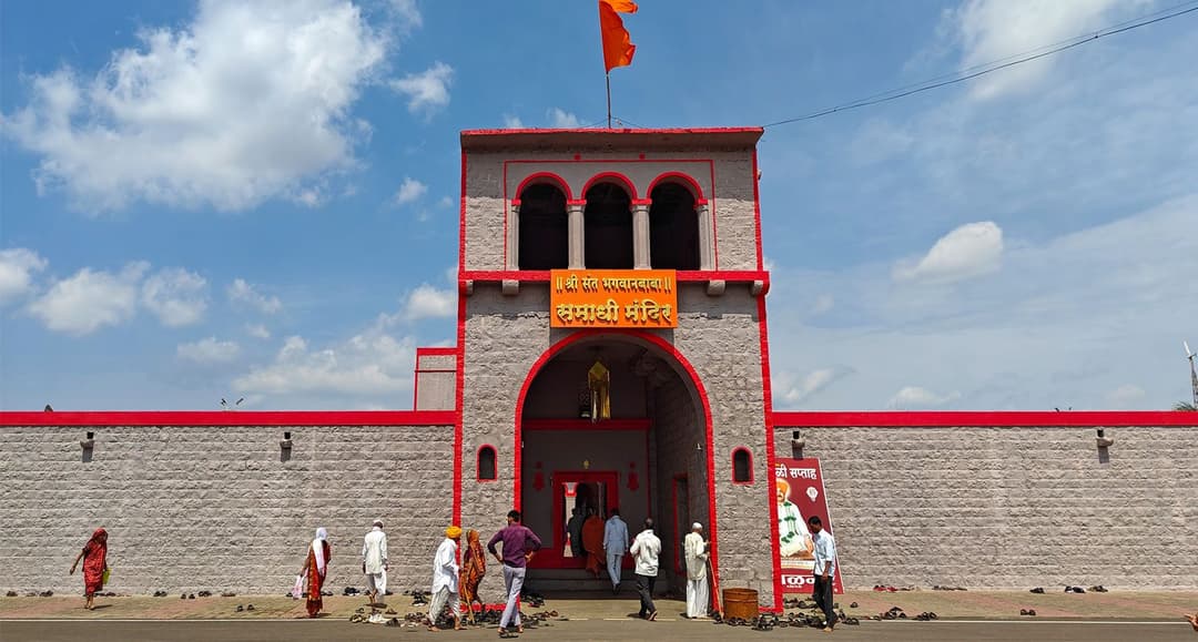 ഭക്തിയിലും സംഭാവനയിലും കടത്തിലും മുങ്ങിത്താഴുന്നവർ