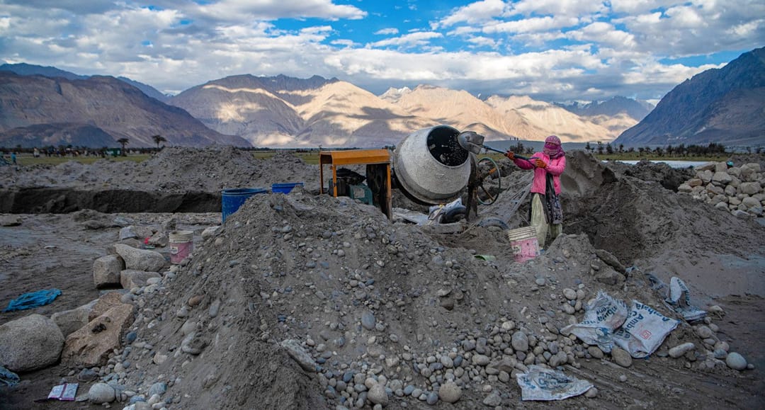 Cold, hot, wet: road workers in Ladakh