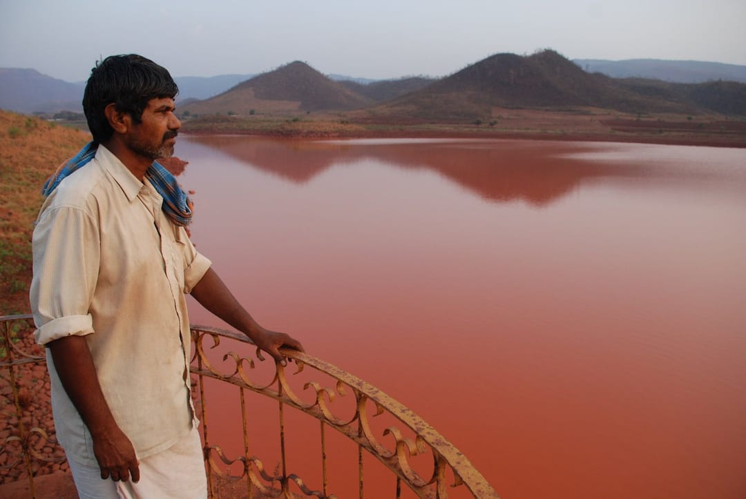 பெலாரியில் சிவந்த வானின் கீழ் வாழ்கிறோம்