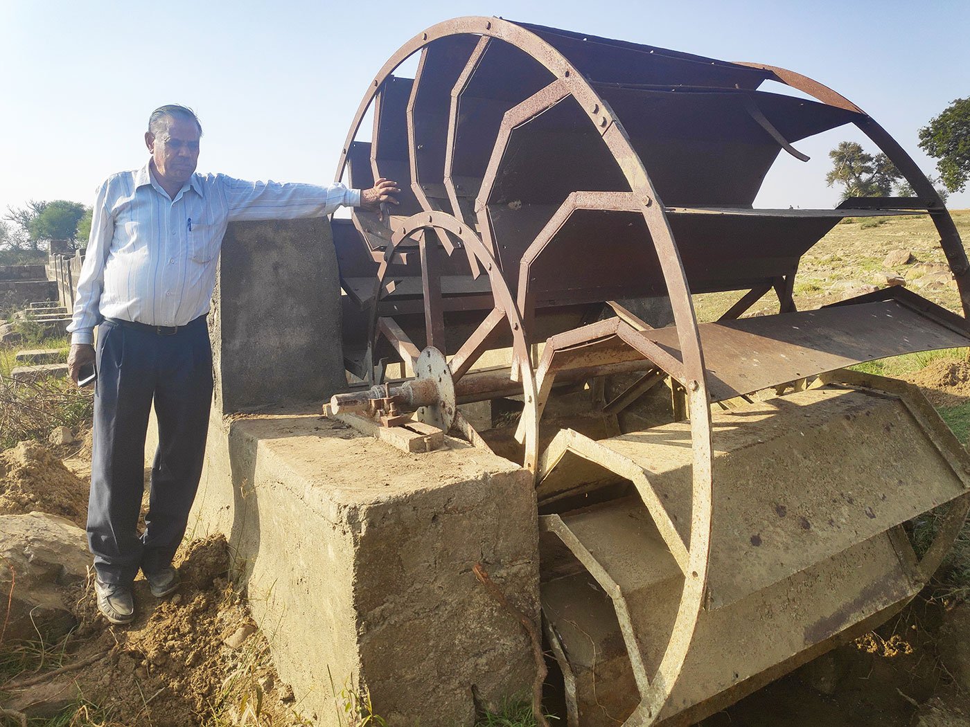 Mangal Singh at the unoperational water turbine at Kanji ghat
