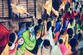 بنگال میں پیروں کے نیچے سے کھسکتی زمین کیلئے لڑتیں خواتین