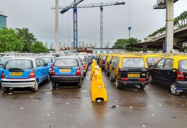 मुंबई एयरपोर्ट: लॉकडाउन के बीच ड्राइवरों को बिन बताए नीलाम कर दी गईं टैक्सियां