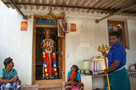 मदुरई के ट्रांस फ़ोक आर्टिस्ट: ‘दुःख ही जीवन की कथा रही’