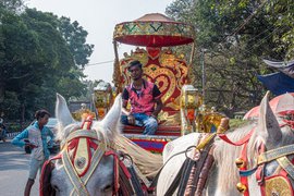 Kolkata’s horse-drawn carriages roll on