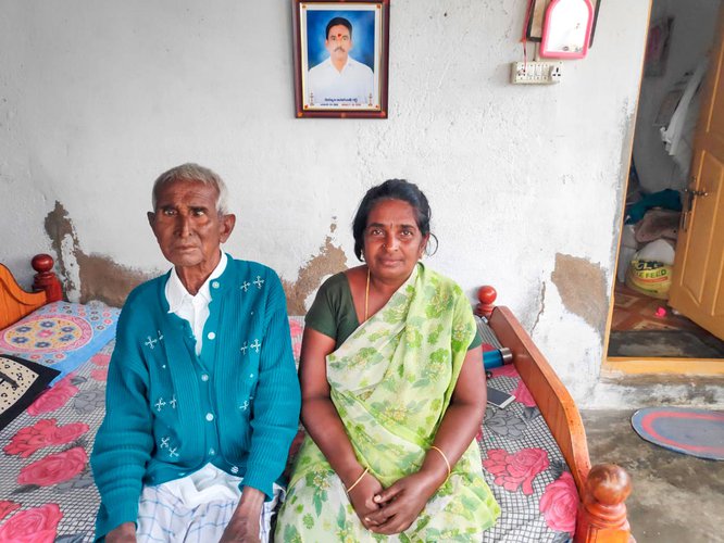 Chittoor's tomato farmers: at a thin red line