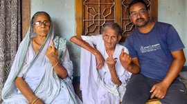 Freedom fighter Bhabani Mahato votes in 2024
