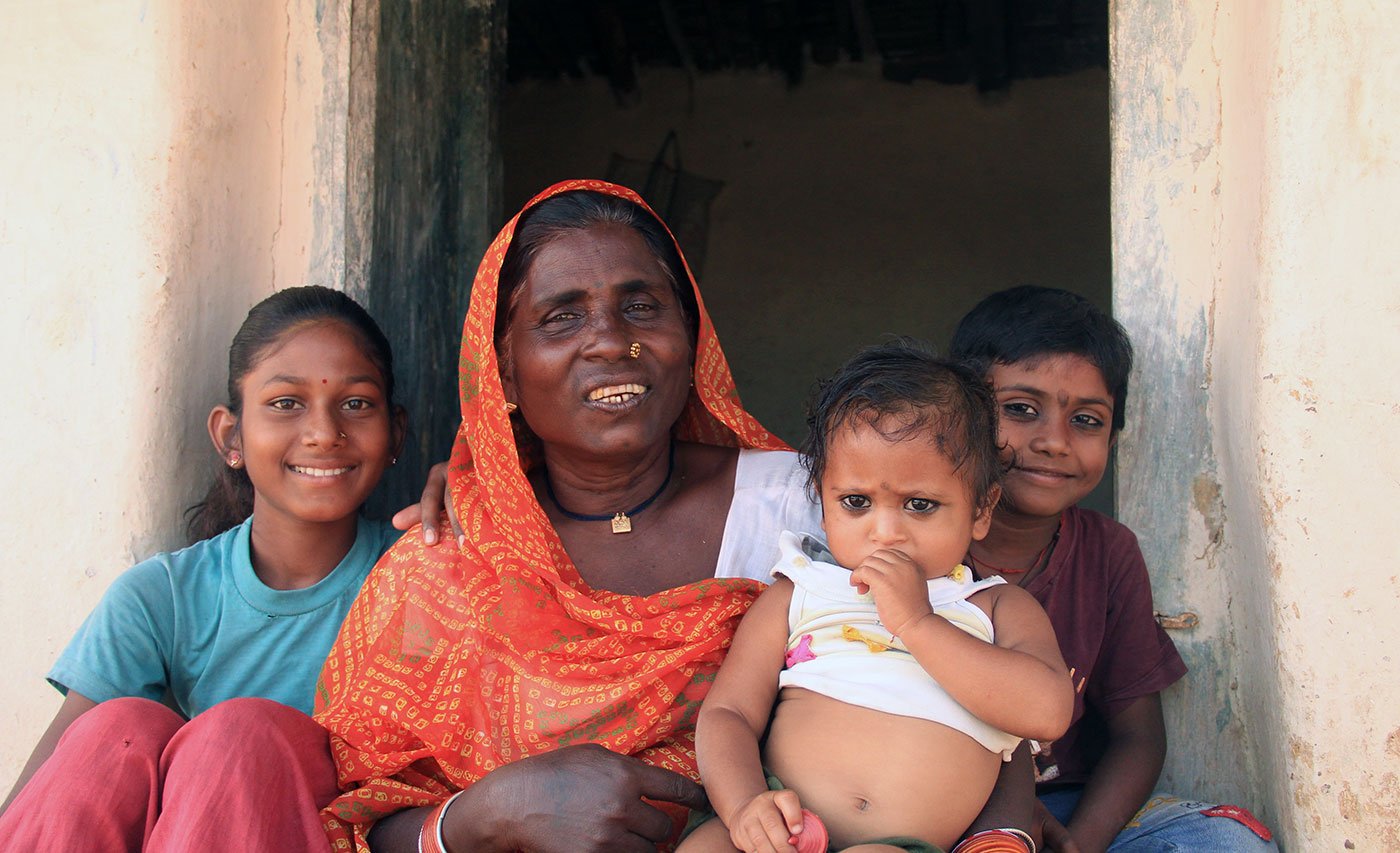 Pyari Bai Kuandhar in front of her house with her grandchildren in Sarathpura Hamlet, Tara Village, Amanganj tehsil, Panna District