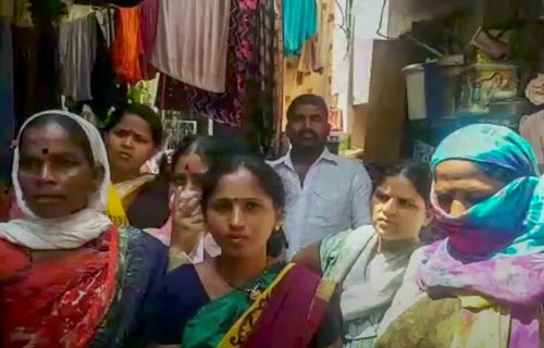 Gayabai Chavan (left) and Alka Dake were turned away by shopkeepers under the pretext that their BPL ration cards were invalid

