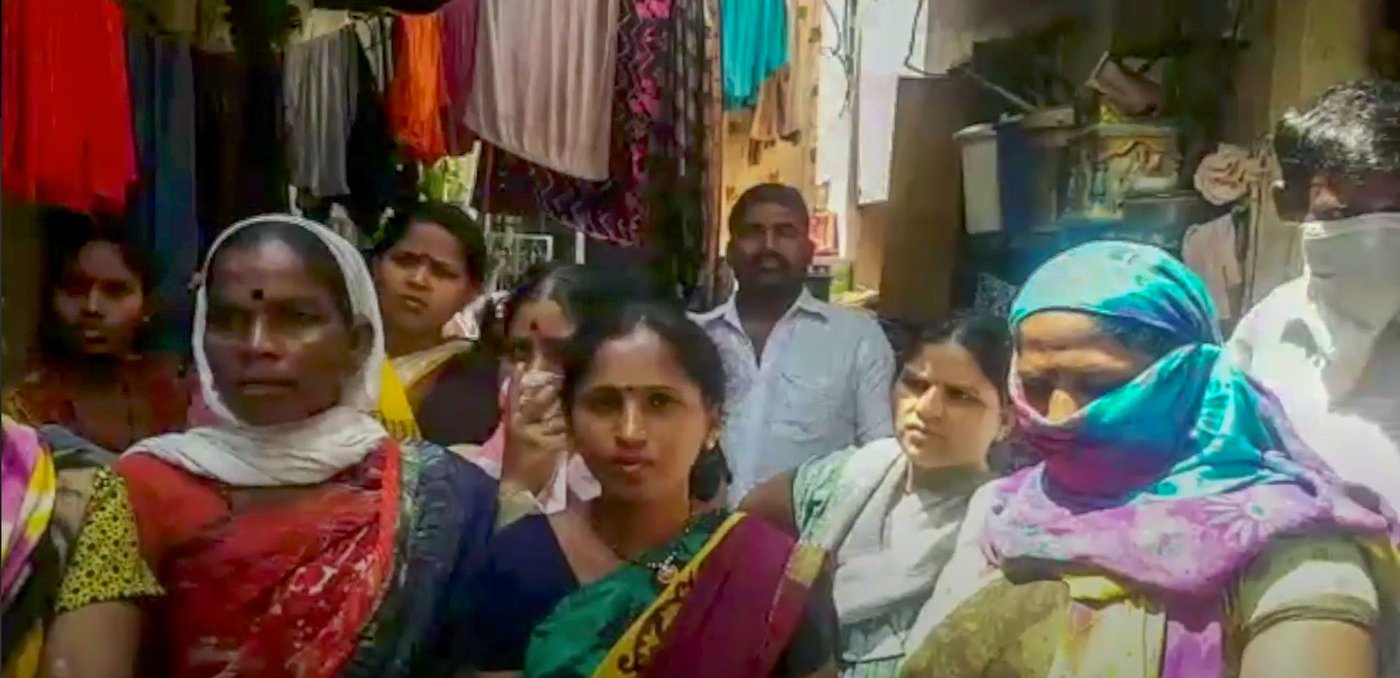 Gayabai Chavan (left) and Alka Dake were turned away by shopkeepers under the pretext that their BPL ration cards were invalid

