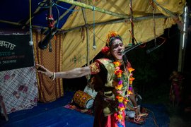 सुंदरबन में सर्पों की देवी का नाट्य प्रदर्शन