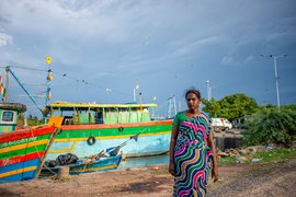 In Cuddalore harbour: the woman and the sea