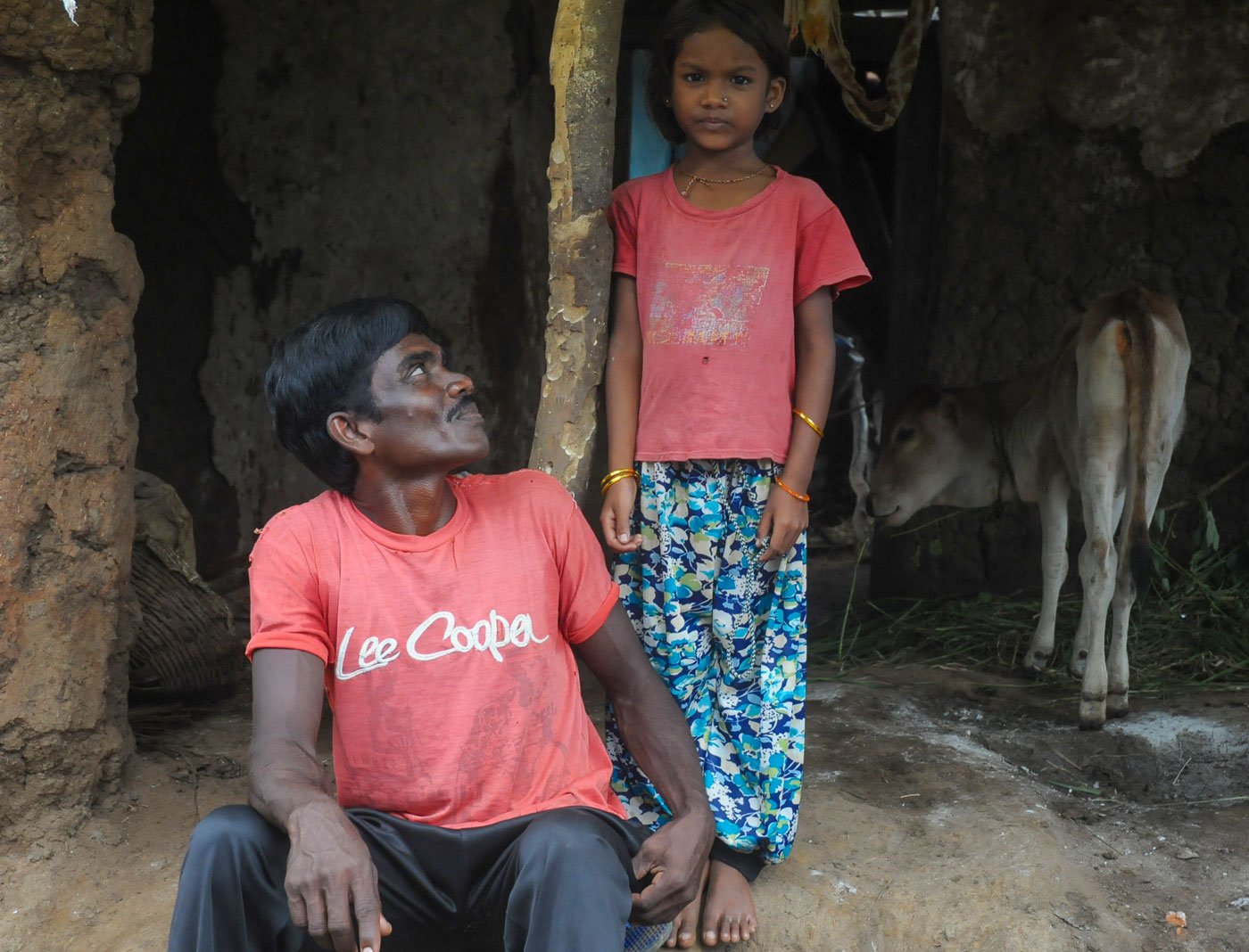 Vijay Koreti and his daughter, Vedanti, at their home in Zashinagar village, Gondia district

