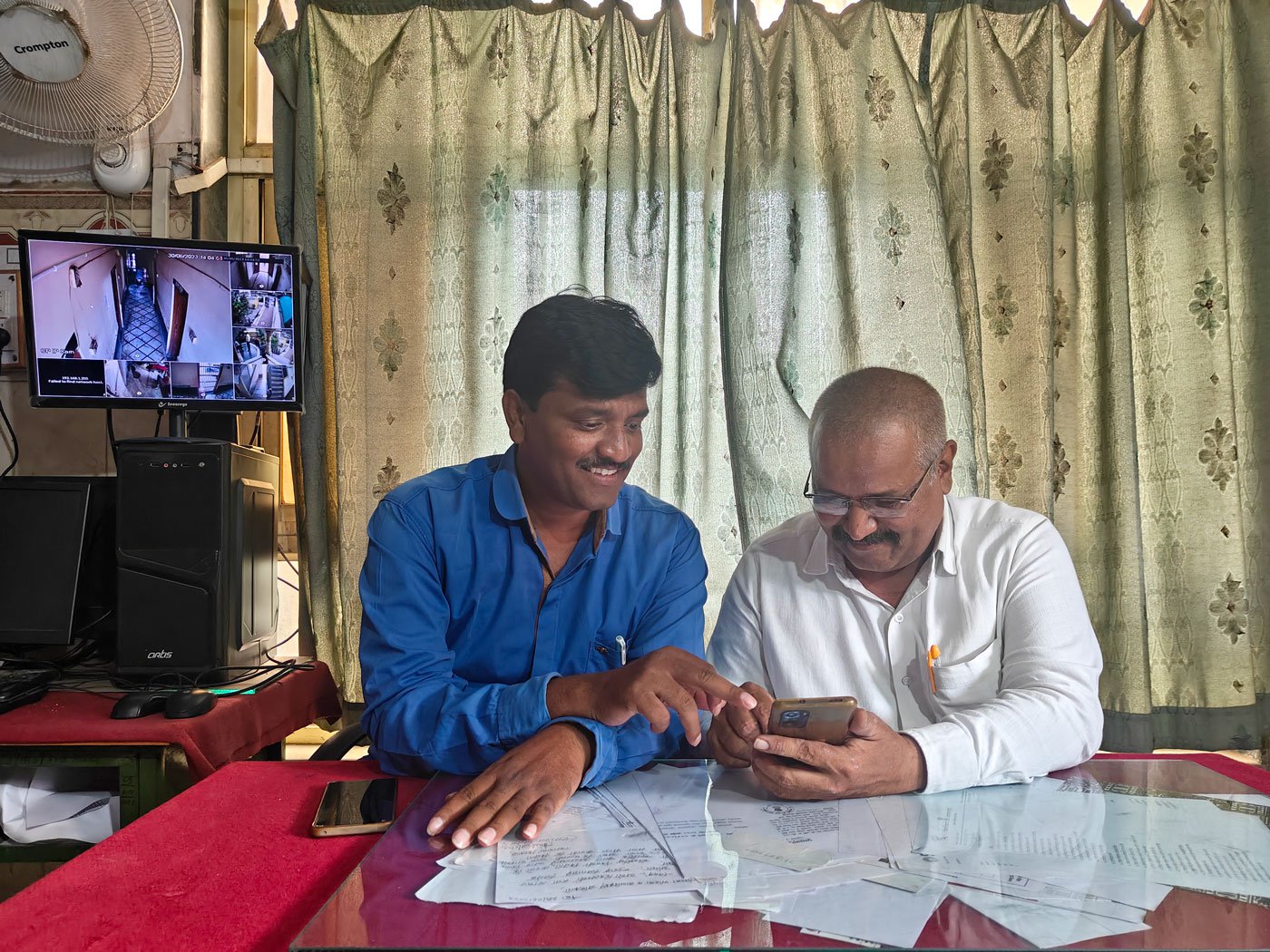Tatwasheel Kamble (left) and Ashok Tangde (right) are child rights activists working in Beed, Maharashtra. In the past decade, they have together prevented over 4,000 child marriages