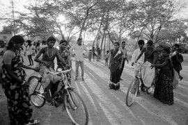जहां औरतों के साइकल चलाने से टूट रहीं समाज की ज़ंजीरें