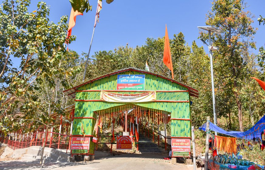 Left: The main entrance of Anjan Dham from where two staircases, one on the right and the other on the left, lead one to two different worship places up the mountain.